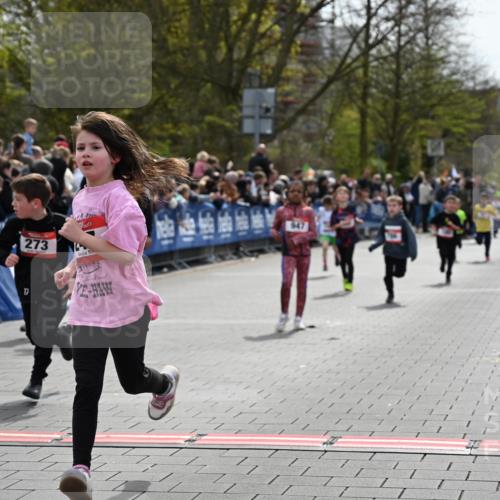 12.04.2026 - 45. Internationalen Wilhelmsburger Insellauf J. Mangold http://msf.ph/oto/9520544 12.04.2026 14:09:14 Ziel 214, 939, 274, 191, 1075, 52, 247, 453, 273, 955, 786, 947, 180 meine-sportfotos.de