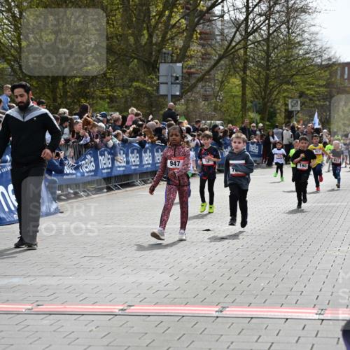 12.04.2026 - 45. Internationalen Wilhelmsburger Insellauf J. Mangold http://msf.ph/oto/9520548 12.04.2026 14:09:15 Ziel 214, 939, 274, 191, 1075, 52, 247, 453, 273, 955, 786, 947, 180, 12 meine-sportfotos.de