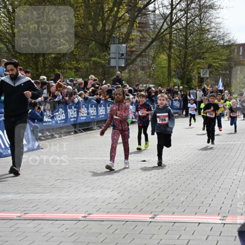 12.04.2026 - 45. Internationalen Wilhelmsburger Insellauf J. Mangold http://msf.ph/oto/9520549 12.04.2026 14:09:15 Ziel 214, 939, 274, 191, 1075, 52, 247, 453, 273, 955, 786, 947, 180, 12 meine-sportfotos.de