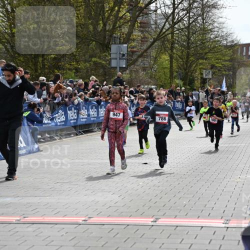 12.04.2026 - 45. Internationalen Wilhelmsburger Insellauf J. Mangold http://msf.ph/oto/9520551 12.04.2026 14:09:15 Ziel 214, 939, 274, 191, 1075, 52, 247, 453, 273, 955, 786, 947, 180, 12 meine-sportfotos.de