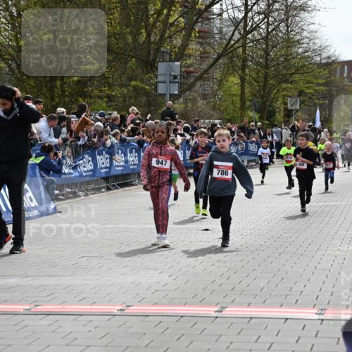 12.04.2026 - 45. Internationalen Wilhelmsburger Insellauf J. Mangold http://msf.ph/oto/9520553 12.04.2026 14:09:15 Ziel 214, 939, 274, 191, 1075, 52, 247, 453, 273, 955, 786, 947, 180, 12 meine-sportfotos.de