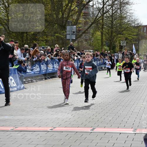 12.04.2026 - 45. Internationalen Wilhelmsburger Insellauf J. Mangold http://msf.ph/oto/9520555 12.04.2026 14:09:16 Ziel 191, 1075, 52, 247, 453, 273, 955, 786, 947, 180, 12, 911, 741, 1502 meine-sportfotos.de