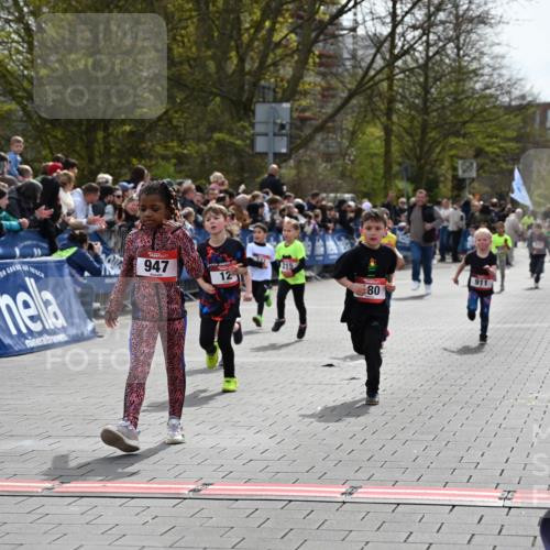 12.04.2026 - 45. Internationalen Wilhelmsburger Insellauf J. Mangold http://msf.ph/oto/9520562 12.04.2026 14:09:18 Ziel 453, 273, 955, 786, 947, 180, 12, 911, 741, 1502, 927, 215, 577 meine-sportfotos.de