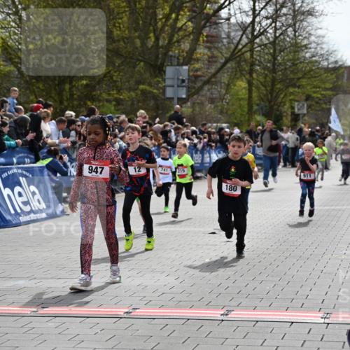 12.04.2026 - 45. Internationalen Wilhelmsburger Insellauf J. Mangold http://msf.ph/oto/9520563 12.04.2026 14:09:18 Ziel 453, 273, 955, 786, 947, 180, 12, 911, 741, 1502, 927, 215, 577 meine-sportfotos.de