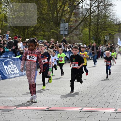 12.04.2026 - 45. Internationalen Wilhelmsburger Insellauf J. Mangold http://msf.ph/oto/9520566 12.04.2026 14:09:18 Ziel 453, 273, 955, 786, 947, 180, 12, 911, 741, 1502, 927, 215, 577 meine-sportfotos.de