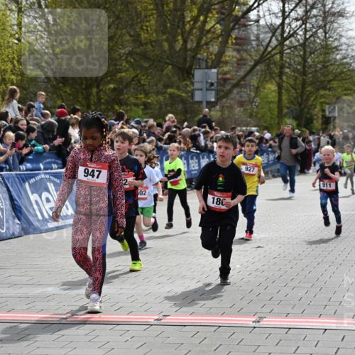12.04.2026 - 45. Internationalen Wilhelmsburger Insellauf J. Mangold http://msf.ph/oto/9520570 12.04.2026 14:09:18 Ziel 453, 273, 955, 786, 947, 180, 12, 911, 741, 1502, 927, 215, 577 meine-sportfotos.de