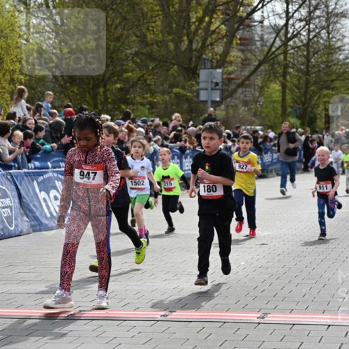 12.04.2026 - 45. Internationalen Wilhelmsburger Insellauf J. Mangold http://msf.ph/oto/9520572 12.04.2026 14:09:18 Ziel 453, 273, 955, 786, 947, 180, 12, 911, 741, 1502, 927, 215, 577 meine-sportfotos.de