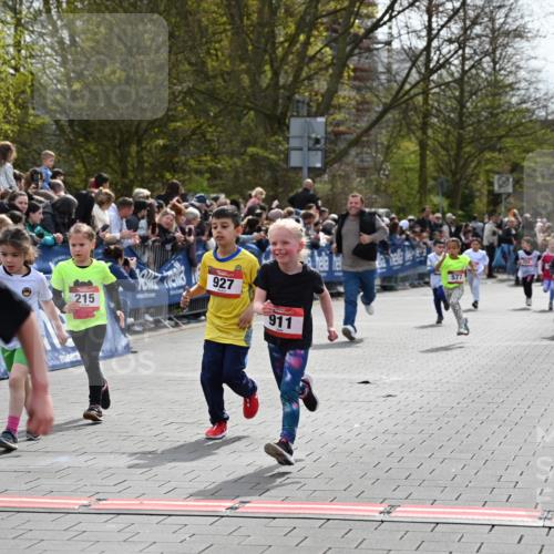 12.04.2026 - 45. Internationalen Wilhelmsburger Insellauf J. Mangold http://msf.ph/oto/9520578 12.04.2026 14:09:20 Ziel 786, 947, 180, 12, 911, 741, 1502, 927, 215, 577, 223, 271 meine-sportfotos.de