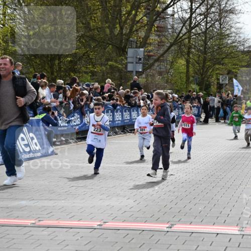 12.04.2026 - 45. Internationalen Wilhelmsburger Insellauf J. Mangold http://msf.ph/oto/9520596 12.04.2026 14:09:23 Ziel 12, 911, 741, 1502, 927, 215, 577, 223, 271, 691, 1511, 252, 270, 220 meine-sportfotos.de