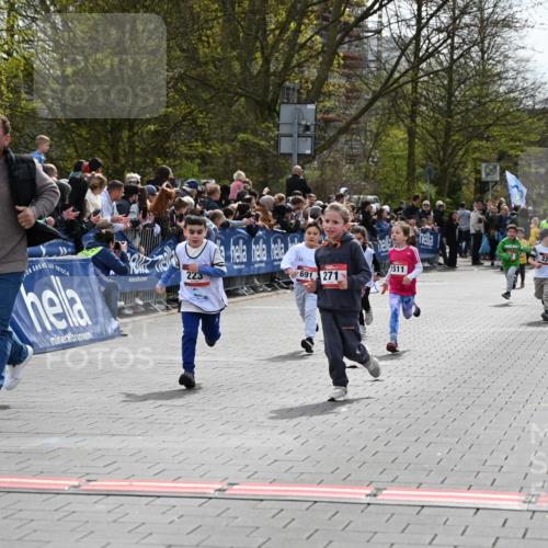 12.04.2026 - 45. Internationalen Wilhelmsburger Insellauf J. Mangold http://msf.ph/oto/9520598 12.04.2026 14:09:23 Ziel 12, 911, 741, 1502, 927, 215, 577, 223, 271, 691, 1511, 252, 270, 220 meine-sportfotos.de