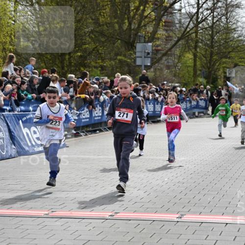 12.04.2026 - 45. Internationalen Wilhelmsburger Insellauf J. Mangold http://msf.ph/oto/9520608 12.04.2026 14:09:24 Ziel 911, 741, 1502, 927, 215, 577, 223, 271, 691, 1511, 252, 270, 220 meine-sportfotos.de