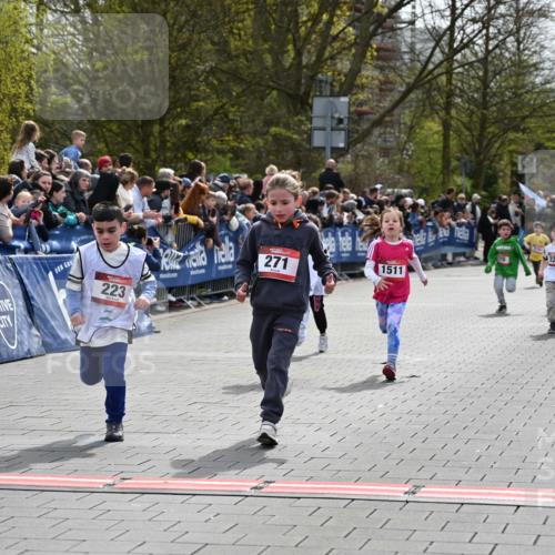 12.04.2026 - 45. Internationalen Wilhelmsburger Insellauf J. Mangold http://msf.ph/oto/9520609 12.04.2026 14:09:24 Ziel 911, 741, 1502, 927, 215, 577, 223, 271, 691, 1511, 252, 270, 220 meine-sportfotos.de
