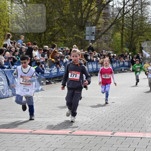 12.04.2026 - 45. Internationalen Wilhelmsburger Insellauf J. Mangold http://msf.ph/oto/9520610 12.04.2026 14:09:24 Ziel 911, 741, 1502, 927, 215, 577, 223, 271, 691, 1511, 252, 270, 220 meine-sportfotos.de