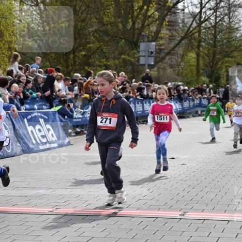 12.04.2026 - 45. Internationalen Wilhelmsburger Insellauf J. Mangold http://msf.ph/oto/9520615 12.04.2026 14:09:25 Ziel 927, 215, 577, 223, 271, 691, 1511, 252, 270, 220, 219 meine-sportfotos.de
