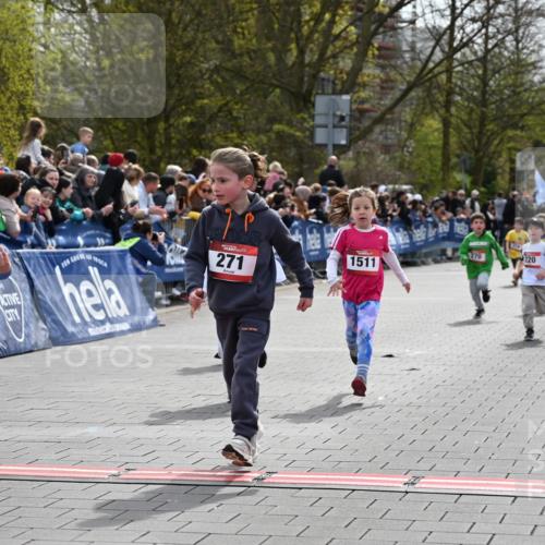 12.04.2026 - 45. Internationalen Wilhelmsburger Insellauf J. Mangold http://msf.ph/oto/9520616 12.04.2026 14:09:25 Ziel 927, 215, 577, 223, 271, 691, 1511, 252, 270, 220, 219 meine-sportfotos.de