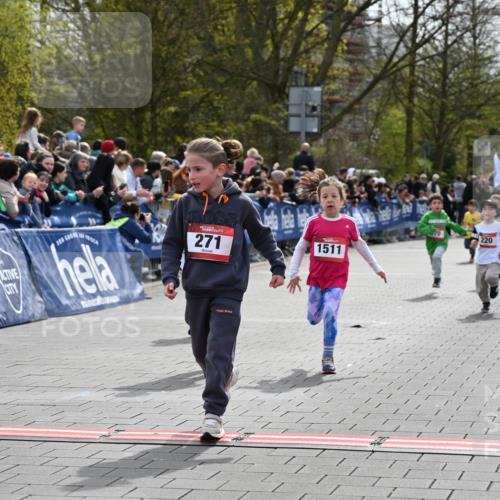 12.04.2026 - 45. Internationalen Wilhelmsburger Insellauf J. Mangold http://msf.ph/oto/9520617 12.04.2026 14:09:25 Ziel 927, 215, 577, 223, 271, 691, 1511, 252, 270, 220, 219 meine-sportfotos.de