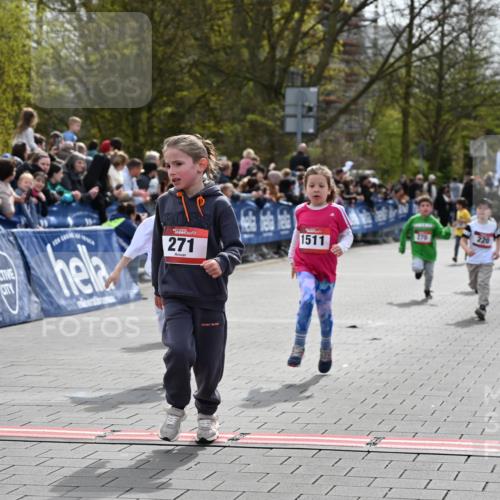 12.04.2026 - 45. Internationalen Wilhelmsburger Insellauf J. Mangold http://msf.ph/oto/9520619 12.04.2026 14:09:25 Ziel 927, 215, 577, 223, 271, 691, 1511, 252, 270, 220, 219 meine-sportfotos.de