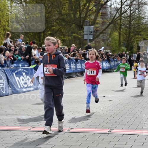 12.04.2026 - 45. Internationalen Wilhelmsburger Insellauf J. Mangold http://msf.ph/oto/9520620 12.04.2026 14:09:25 Ziel 927, 215, 577, 223, 271, 691, 1511, 252, 270, 220, 219 meine-sportfotos.de