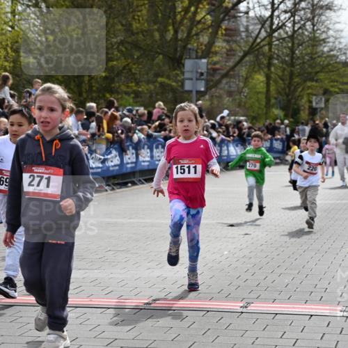 12.04.2026 - 45. Internationalen Wilhelmsburger Insellauf J. Mangold http://msf.ph/oto/9520626 12.04.2026 14:09:25 Ziel 927, 215, 577, 223, 271, 691, 1511, 252, 270, 220, 219 meine-sportfotos.de