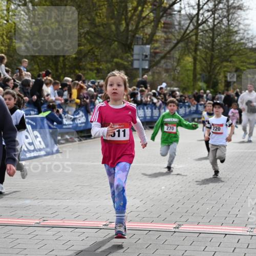 12.04.2026 - 45. Internationalen Wilhelmsburger Insellauf J. Mangold http://msf.ph/oto/9520631 12.04.2026 14:09:26 Ziel 577, 223, 271, 691, 1511, 252, 270, 220, 219 meine-sportfotos.de