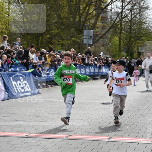 12.04.2026 - 45. Internationalen Wilhelmsburger Insellauf J. Mangold http://msf.ph/oto/9520638 12.04.2026 14:09:27 Ziel 223, 271, 691, 1511, 252, 270, 220, 219 meine-sportfotos.de