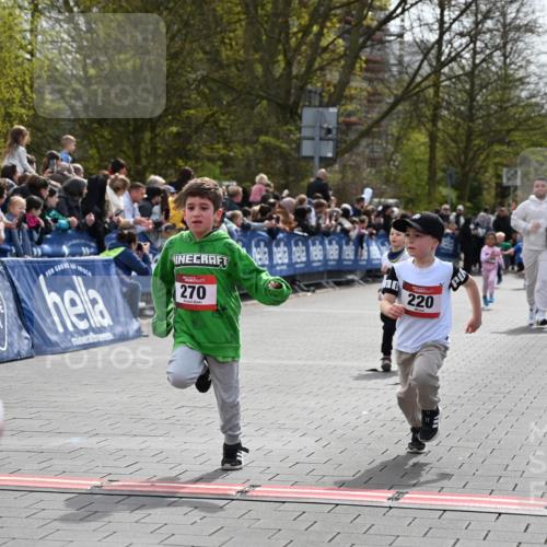 12.04.2026 - 45. Internationalen Wilhelmsburger Insellauf J. Mangold http://msf.ph/oto/9520640 12.04.2026 14:09:27 Ziel 223, 271, 691, 1511, 252, 270, 220, 219 meine-sportfotos.de