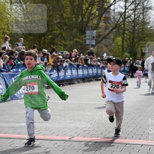 12.04.2026 - 45. Internationalen Wilhelmsburger Insellauf J. Mangold http://msf.ph/oto/9520643 12.04.2026 14:09:27 Ziel 223, 271, 691, 1511, 252, 270, 220, 219 meine-sportfotos.de