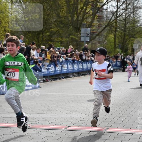 12.04.2026 - 45. Internationalen Wilhelmsburger Insellauf J. Mangold http://msf.ph/oto/9520645 12.04.2026 14:09:27 Ziel 223, 271, 691, 1511, 252, 270, 220, 219 meine-sportfotos.de