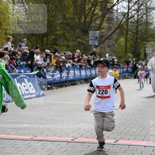 12.04.2026 - 45. Internationalen Wilhelmsburger Insellauf J. Mangold http://msf.ph/oto/9520647 12.04.2026 14:09:28 Ziel 223, 271, 691, 1511, 252, 270, 220, 219, 216 meine-sportfotos.de