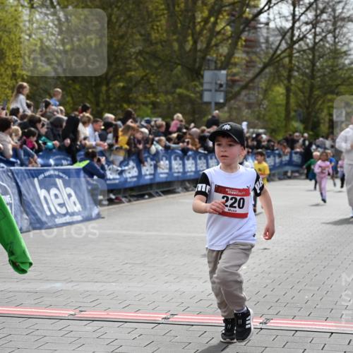 12.04.2026 - 45. Internationalen Wilhelmsburger Insellauf J. Mangold http://msf.ph/oto/9520648 12.04.2026 14:09:28 Ziel 223, 271, 691, 1511, 252, 270, 220, 219, 216 meine-sportfotos.de