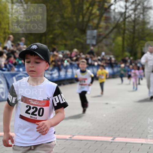 12.04.2026 - 45. Internationalen Wilhelmsburger Insellauf J. Mangold http://msf.ph/oto/9520649 12.04.2026 14:09:29 Ziel 691, 1511, 252, 270, 220, 219, 216 meine-sportfotos.de