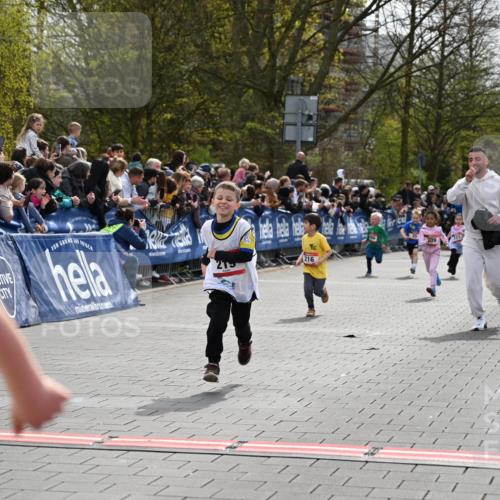 12.04.2026 - 45. Internationalen Wilhelmsburger Insellauf J. Mangold http://msf.ph/oto/9520650 12.04.2026 14:09:29 Ziel 691, 1511, 252, 270, 220, 219, 216 meine-sportfotos.de