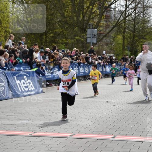 12.04.2026 - 45. Internationalen Wilhelmsburger Insellauf J. Mangold http://msf.ph/oto/9520651 12.04.2026 14:09:29 Ziel 691, 1511, 252, 270, 220, 219, 216 meine-sportfotos.de