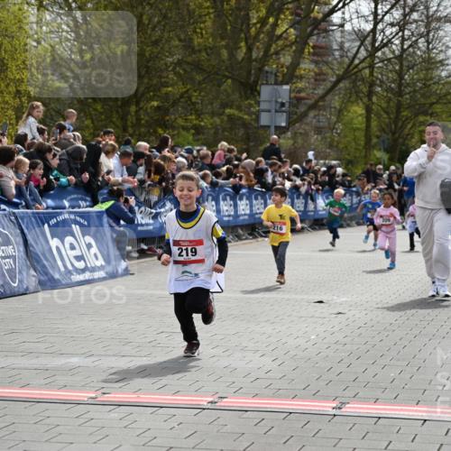 12.04.2026 - 45. Internationalen Wilhelmsburger Insellauf J. Mangold http://msf.ph/oto/9520652 12.04.2026 14:09:29 Ziel 691, 1511, 252, 270, 220, 219, 216 meine-sportfotos.de