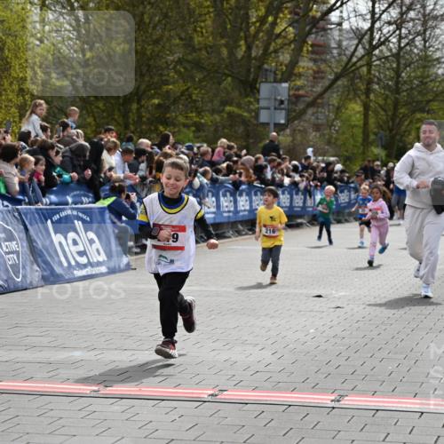 12.04.2026 - 45. Internationalen Wilhelmsburger Insellauf J. Mangold http://msf.ph/oto/9520654 12.04.2026 14:09:29 Ziel 691, 1511, 252, 270, 220, 219, 216 meine-sportfotos.de