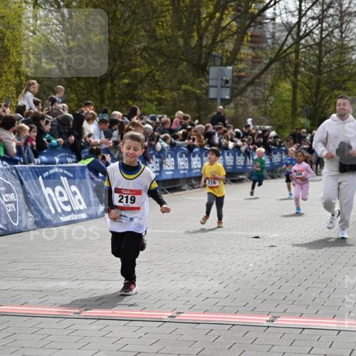 12.04.2026 - 45. Internationalen Wilhelmsburger Insellauf J. Mangold http://msf.ph/oto/9520655 12.04.2026 14:09:29 Ziel 691, 1511, 252, 270, 220, 219, 216 meine-sportfotos.de
