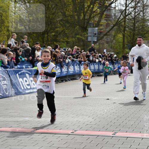 12.04.2026 - 45. Internationalen Wilhelmsburger Insellauf J. Mangold http://msf.ph/oto/9520657 12.04.2026 14:09:30 Ziel 252, 270, 220, 219, 216, 25, 1066, 209 meine-sportfotos.de