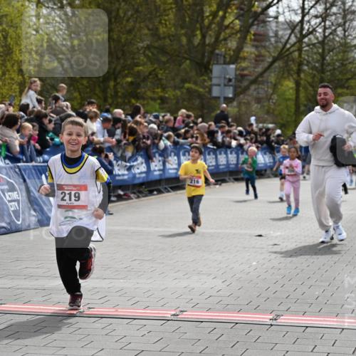 12.04.2026 - 45. Internationalen Wilhelmsburger Insellauf J. Mangold http://msf.ph/oto/9520660 12.04.2026 14:09:30 Ziel 252, 270, 220, 219, 216, 25, 1066, 209 meine-sportfotos.de