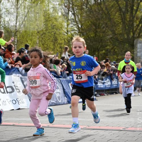 12.04.2026 - 45. Internationalen Wilhelmsburger Insellauf J. Mangold http://msf.ph/oto/9520661 12.04.2026 14:09:34 Ziel 216, 25, 1066, 209, 915, 221, 541 meine-sportfotos.de