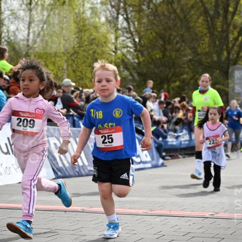 12.04.2026 - 45. Internationalen Wilhelmsburger Insellauf J. Mangold http://msf.ph/oto/9520663 12.04.2026 14:09:35 Ziel 216, 25, 1066, 209, 915, 221, 541, 1501 meine-sportfotos.de