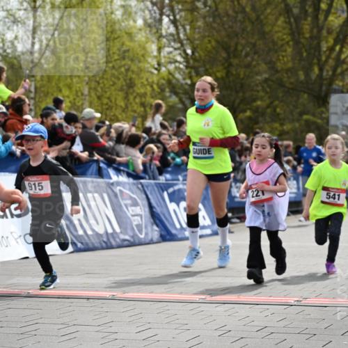 12.04.2026 - 45. Internationalen Wilhelmsburger Insellauf J. Mangold http://msf.ph/oto/9520668 12.04.2026 14:09:35 Ziel 216, 25, 1066, 209, 915, 221, 541, 1501 meine-sportfotos.de