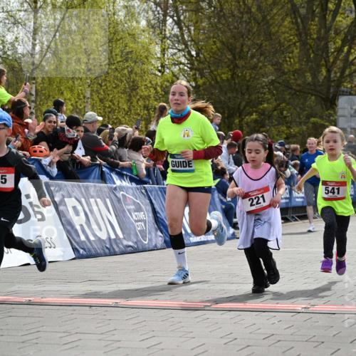12.04.2026 - 45. Internationalen Wilhelmsburger Insellauf J. Mangold http://msf.ph/oto/9520670 12.04.2026 14:09:35 Ziel 216, 25, 1066, 209, 915, 221, 541, 1501 meine-sportfotos.de