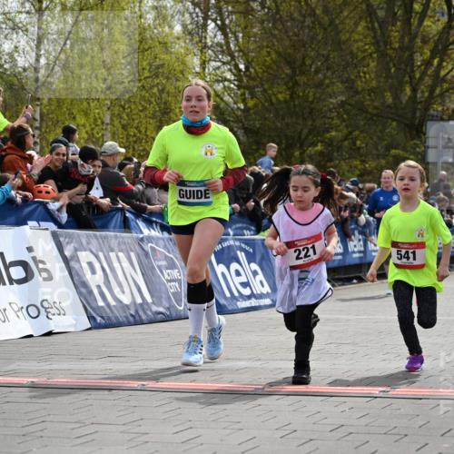 12.04.2026 - 45. Internationalen Wilhelmsburger Insellauf J. Mangold http://msf.ph/oto/9520672 12.04.2026 14:09:35 Ziel 216, 25, 1066, 209, 915, 221, 541, 1501 meine-sportfotos.de