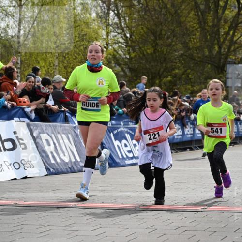 12.04.2026 - 45. Internationalen Wilhelmsburger Insellauf J. Mangold http://msf.ph/oto/9520673 12.04.2026 14:09:36 Ziel 216, 25, 1066, 209, 915, 221, 541, 1501, 249 meine-sportfotos.de