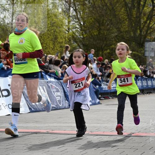 12.04.2026 - 45. Internationalen Wilhelmsburger Insellauf J. Mangold http://msf.ph/oto/9520675 12.04.2026 14:09:36 Ziel 216, 25, 1066, 209, 915, 221, 541, 1501, 249 meine-sportfotos.de