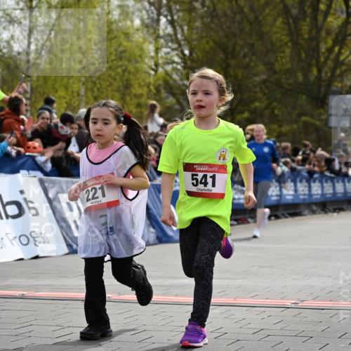 12.04.2026 - 45. Internationalen Wilhelmsburger Insellauf J. Mangold http://msf.ph/oto/9520680 12.04.2026 14:09:36 Ziel 216, 25, 1066, 209, 915, 221, 541, 1501, 249 meine-sportfotos.de