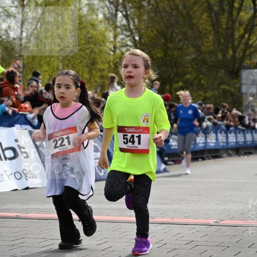 12.04.2026 - 45. Internationalen Wilhelmsburger Insellauf J. Mangold http://msf.ph/oto/9520681 12.04.2026 14:09:36 Ziel 216, 25, 1066, 209, 915, 221, 541, 1501, 249 meine-sportfotos.de