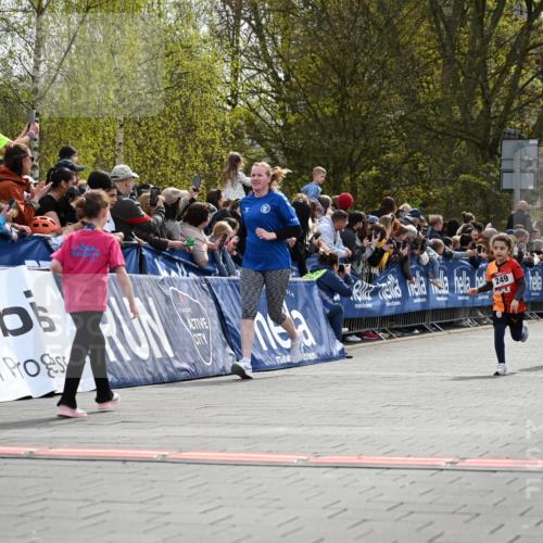 12.04.2026 - 45. Internationalen Wilhelmsburger Insellauf J. Mangold http://msf.ph/oto/9520687 12.04.2026 14:09:37 Ziel 25, 1066, 209, 915, 221, 541, 1501, 249, 1059, 1516, 94 meine-sportfotos.de