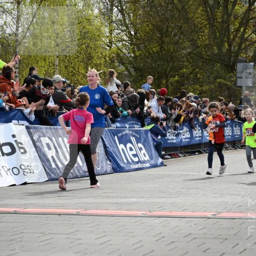 12.04.2026 - 45. Internationalen Wilhelmsburger Insellauf J. Mangold http://msf.ph/oto/9520693 12.04.2026 14:09:38 Ziel 25, 1066, 209, 915, 221, 541, 1501, 249, 1059, 1516, 94, 921, 251, 945 meine-sportfotos.de