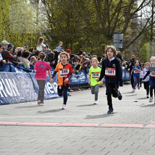 12.04.2026 - 45. Internationalen Wilhelmsburger Insellauf J. Mangold http://msf.ph/oto/9520695 12.04.2026 14:09:39 Ziel 915, 221, 541, 1501, 249, 1059, 1516, 94, 921, 251, 945, 934 meine-sportfotos.de